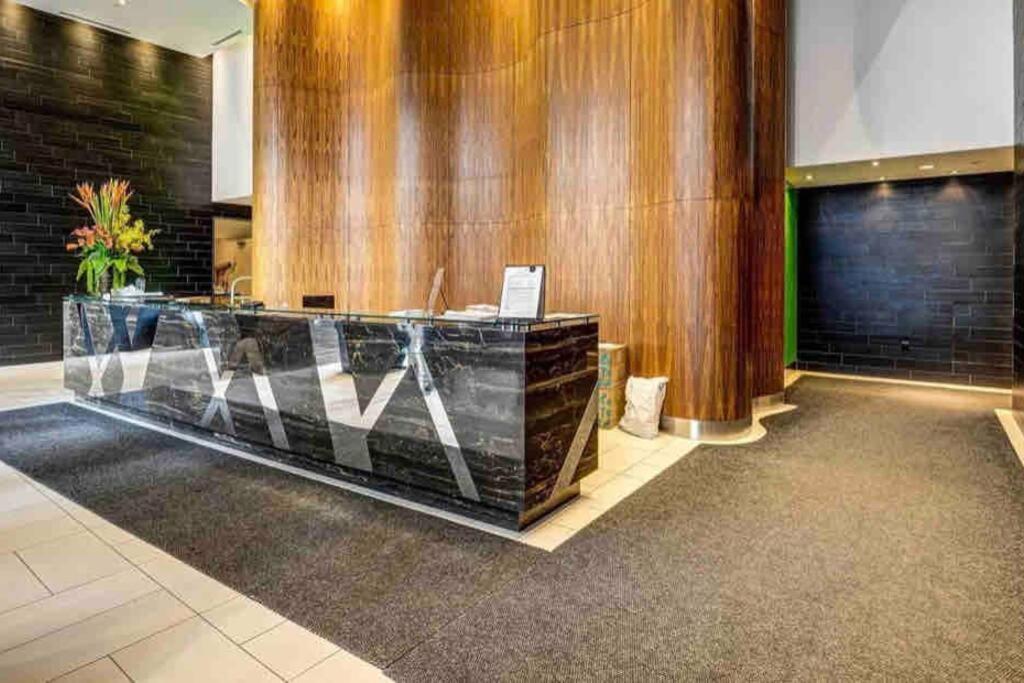 Upscale Downtown Toronto Condos By Cn Tower 外观 照片