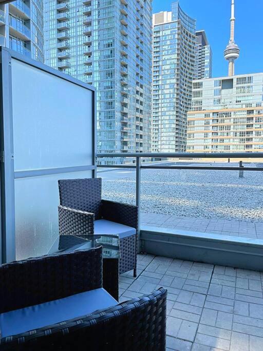 Upscale Downtown Toronto Condos By Cn Tower 外观 照片