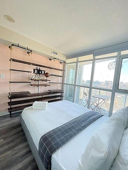 Upscale Downtown Toronto Condos By Cn Tower 外观 照片