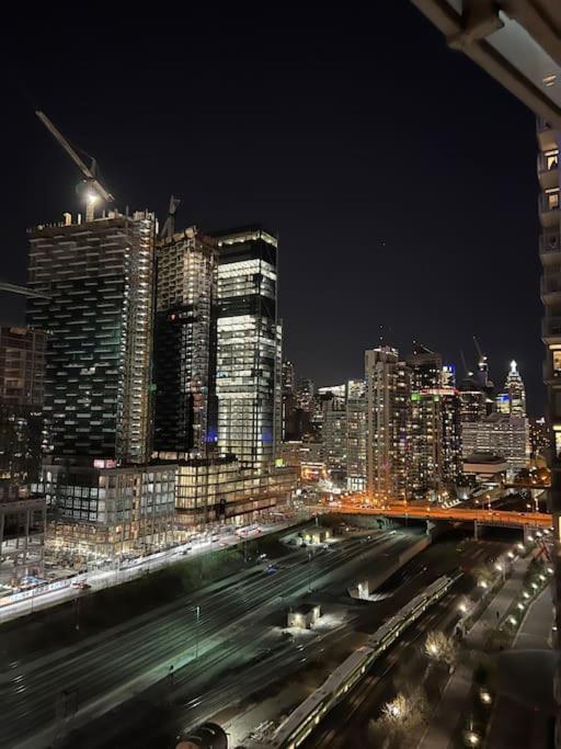 Upscale Downtown Toronto Condos By Cn Tower 外观 照片