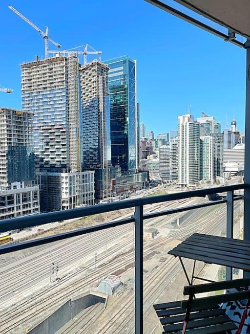 Upscale Downtown Toronto Condos By Cn Tower 外观 照片